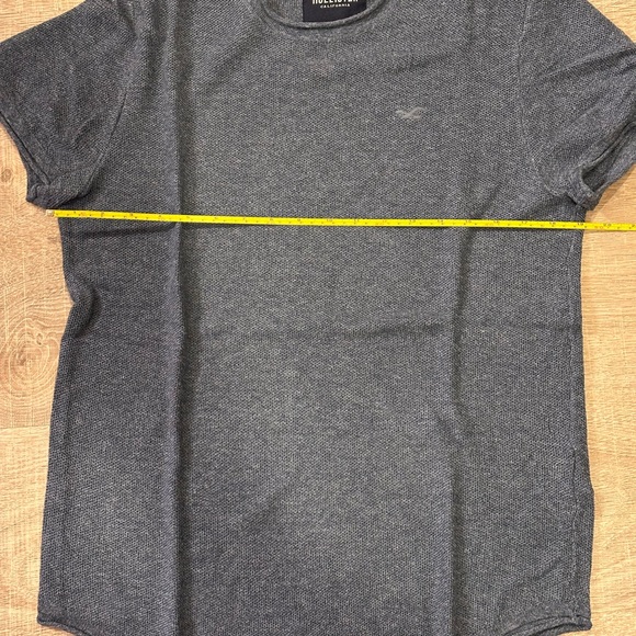 Hollister Men's Navy Blue Knit T-Shirt - Picture 5 of 5